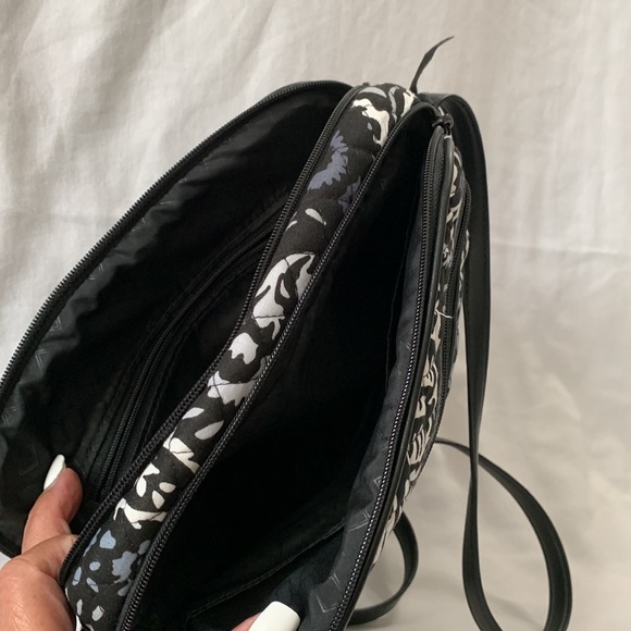 Vera Bradley trimmed CrossBody - Picture 5 of 8